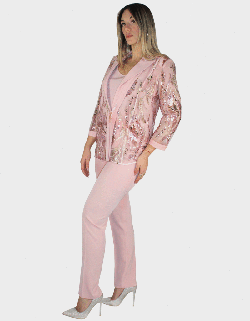 Completo tre pezzi rosa di Sharon.