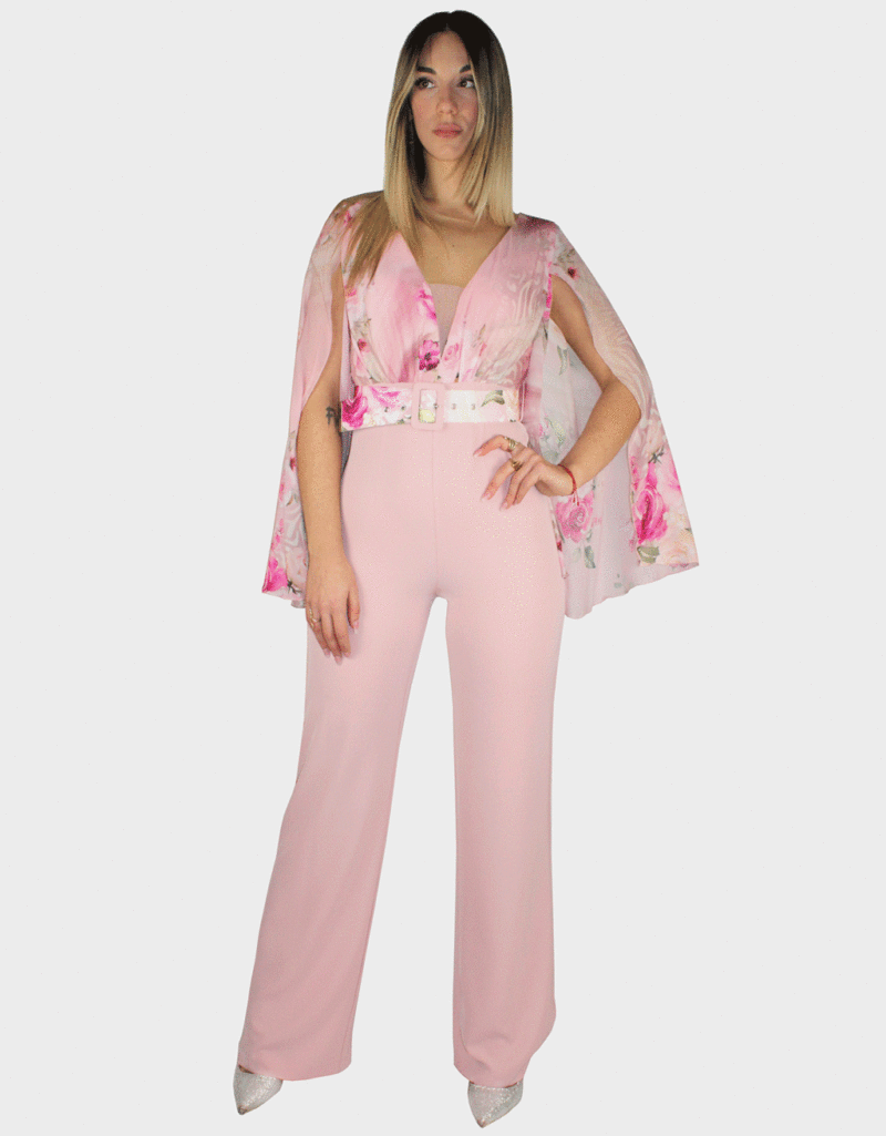 Tuta rosa di Sharon